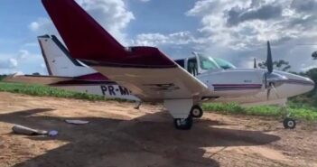 PF e caças da FAB interceptam avião com meia tonelada de cocaína em Porto Velho Um homem foi preso.