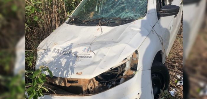 Veículo da Saúde de Davinópolis sai da pista após motorista evitar colisão frontal na GO-210